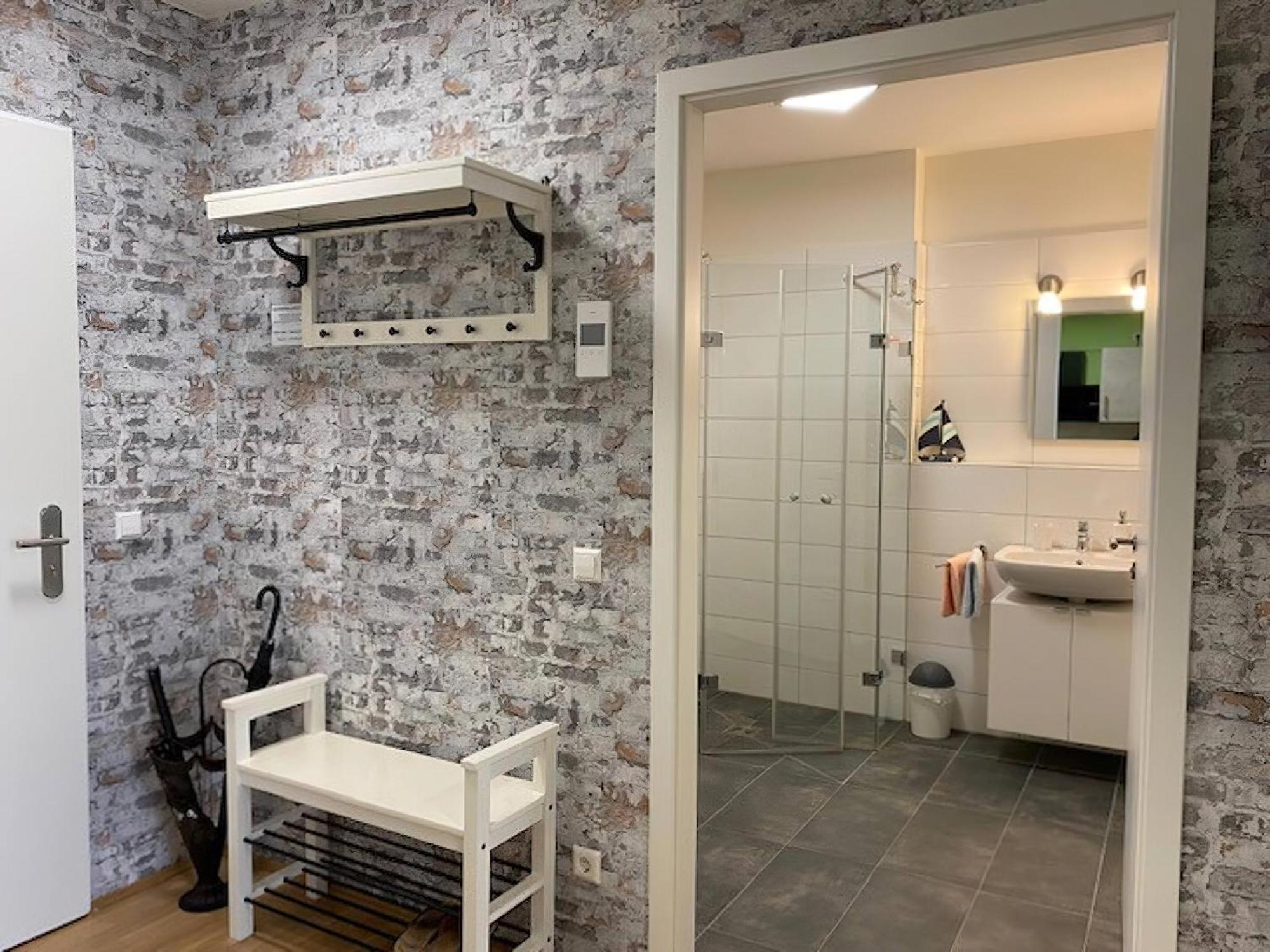 Schoenes 2 Zimmer Apartment Zentral Gelegen 普福尔茨海姆 外观 照片