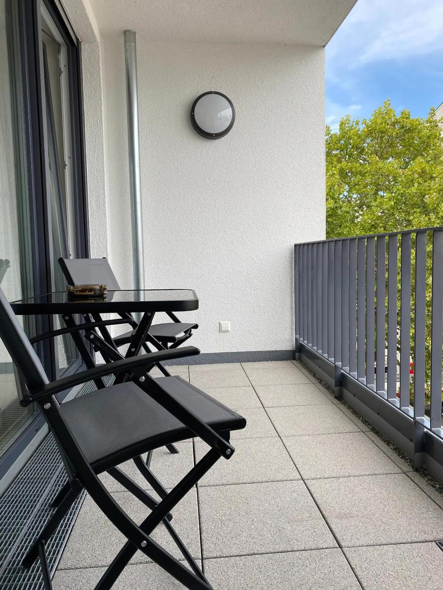 Schoenes 2 Zimmer Apartment Zentral Gelegen 普福尔茨海姆 外观 照片