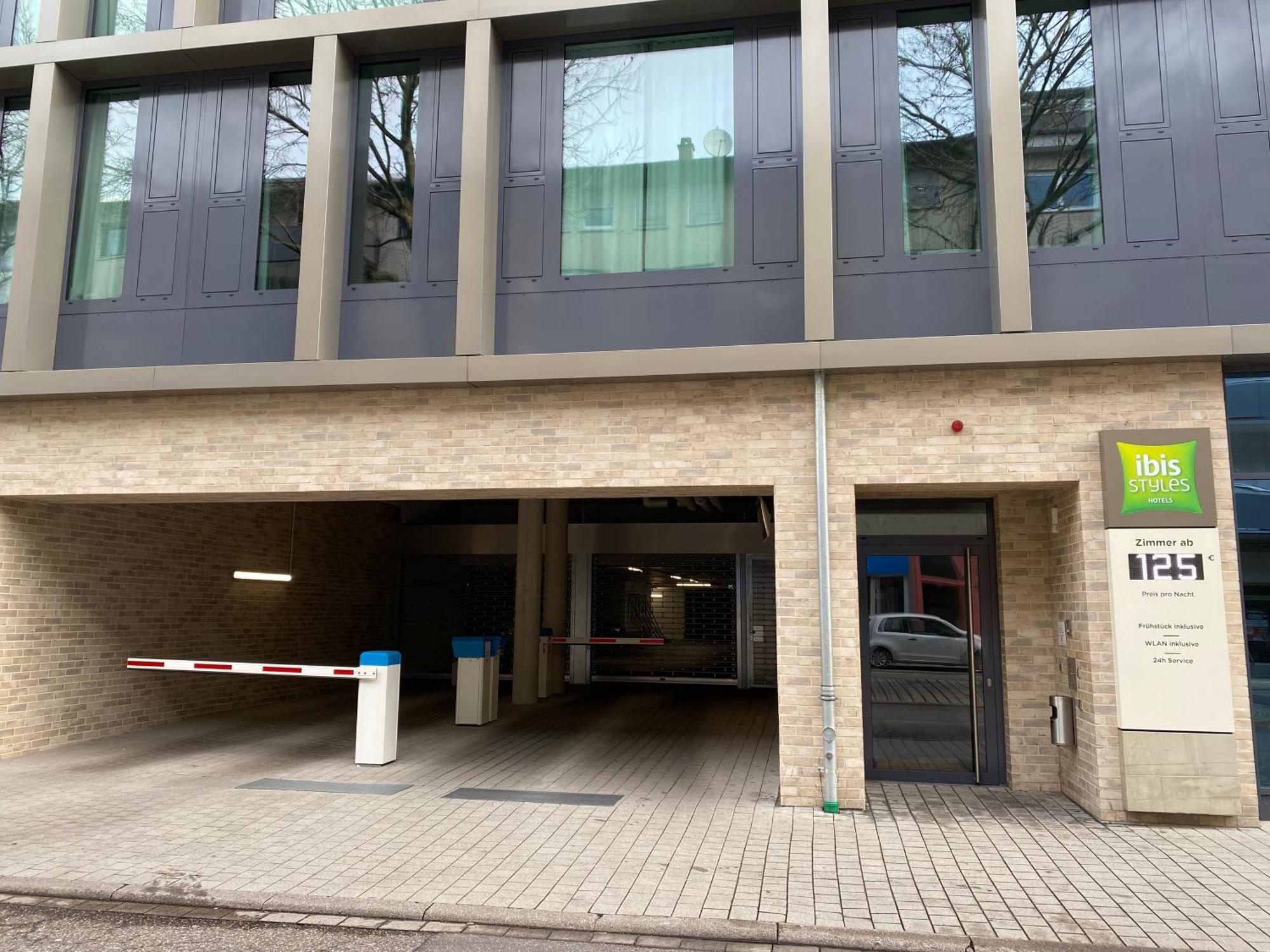 Schoenes 2 Zimmer Apartment Zentral Gelegen 普福尔茨海姆 外观 照片